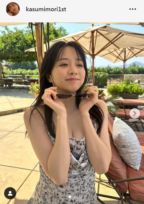 森香澄、谷間チラ見せオフショットに「あざとセクシー」の声