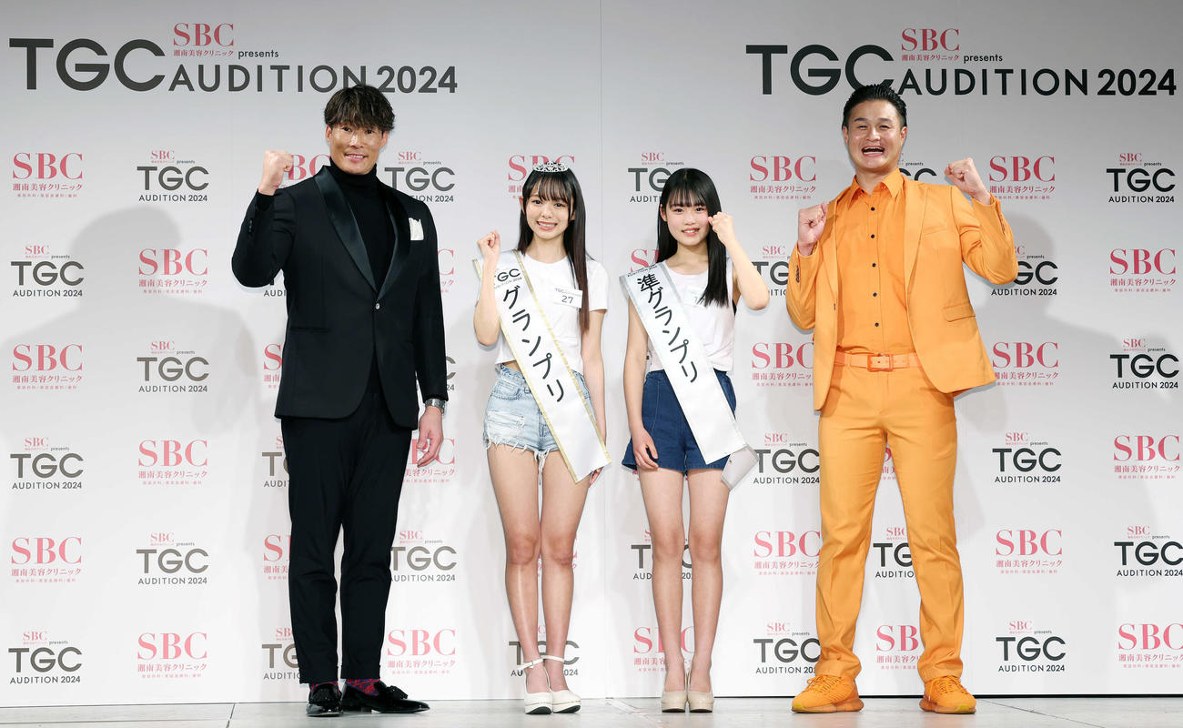 「TGC AUDITION 2024」公開ドラフト会議で記念撮影する、左から糸井嘉男氏、グランプリの湯淺凜子さん、準グランプリの大平衣符夏さん、ティモンディ高岸宏行（撮影・宮地輝）