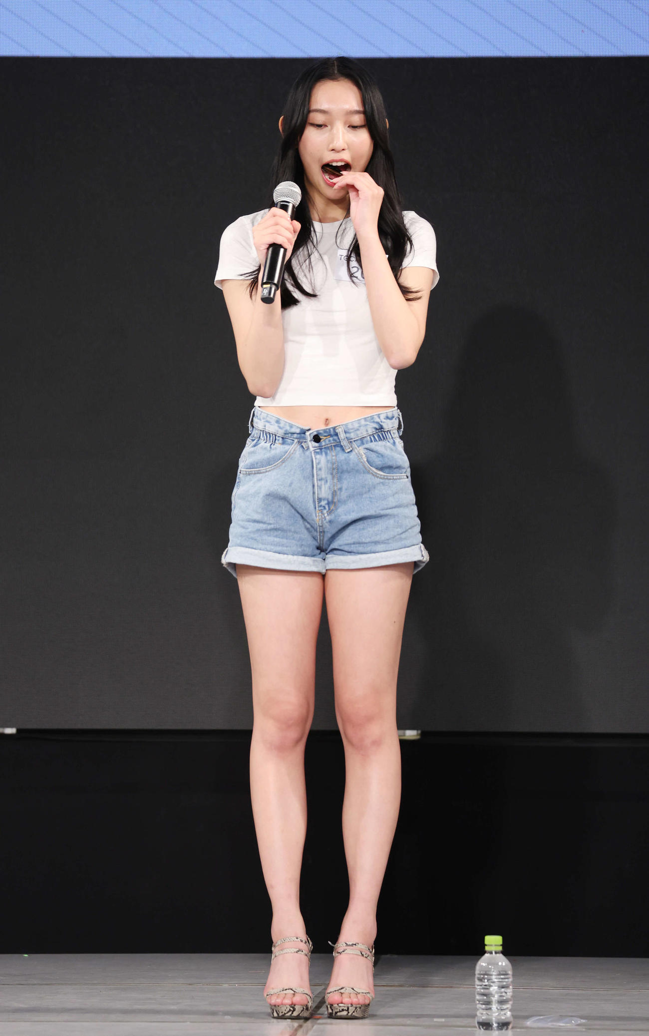 「TGC AUDITION 2024」公開ドラフト会議で自己PRする網野安寿さん（撮影・宮地輝）