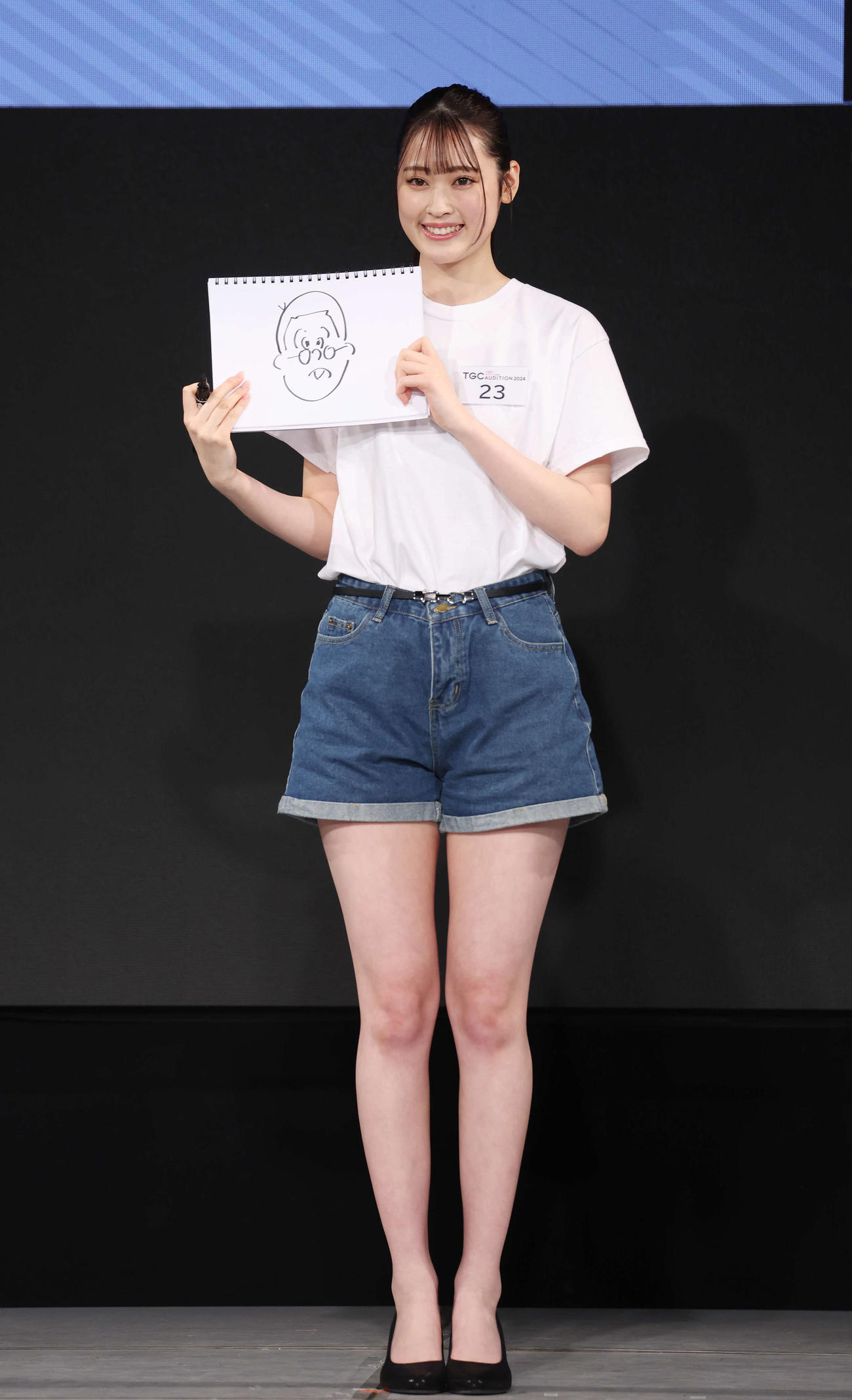 「TGC AUDITION 2024」公開ドラフト会議で自己PRする小崎凜奈さん（撮影・宮地輝）