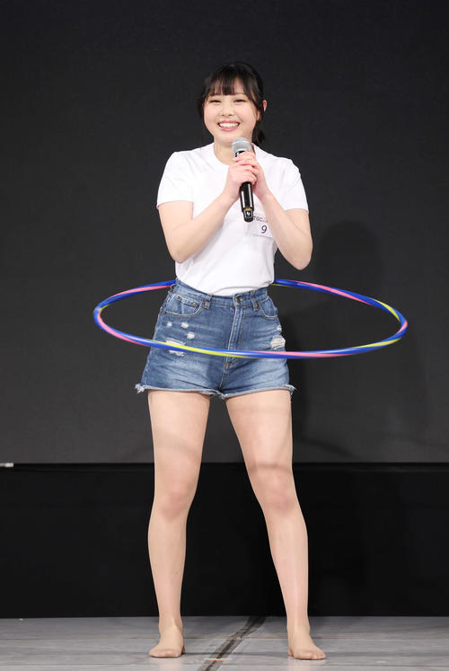 「TGC AUDITION 2024」公開ドラフト会議で自己PRする松宮ひなたさん(撮影・宮地輝)