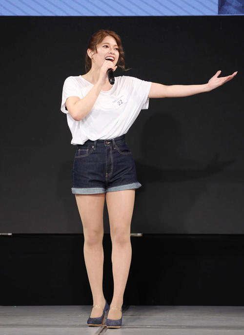 「TGC AUDITION 2024」公開ドラフト会議で自己PRするAZUSAさん(撮影・宮地輝)