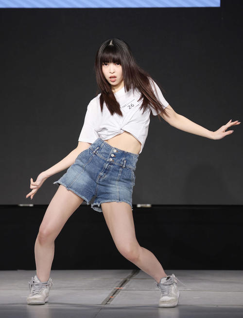 「TGC AUDITION 2024」公開ドラフト会議で自己PRする伽羅さん(撮影・宮地輝)