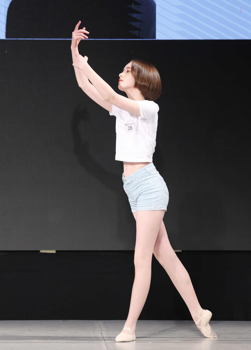 「TGC AUDITION 2024」公開ドラフト会議で自己PRするシモンズソフィーさん(撮影・宮地輝)