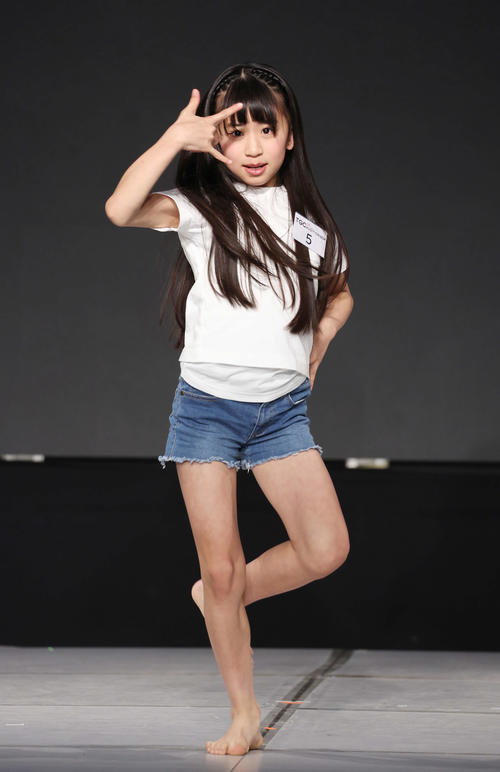 「TGC AUDITION 2024」公開ドラフト会議で自己PRする泉花蓮さん(撮影・宮地輝)