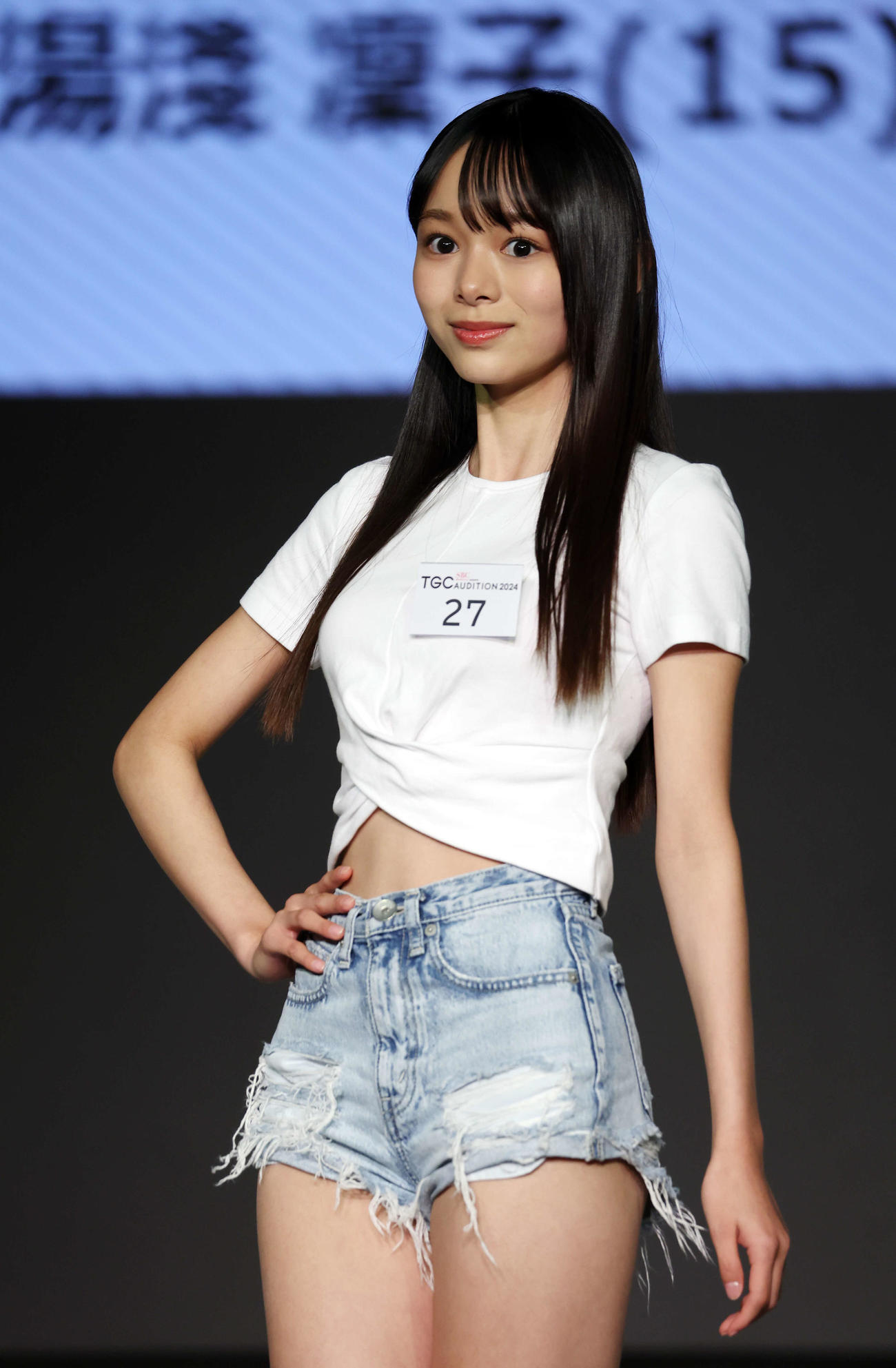 「TGC AUDITION 2024」公開ドラフト会議でポーズを決める湯淺凜子（撮影・宮地輝）