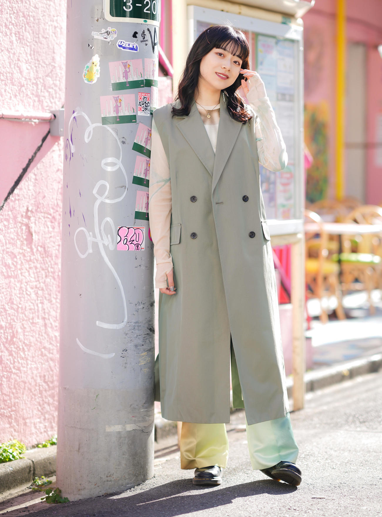 路上ライブの人との距離感が好きだという、かわにしなつき。関西仕込みの気さくで明るい笑顔も魅力的だ（撮影・垰建太）