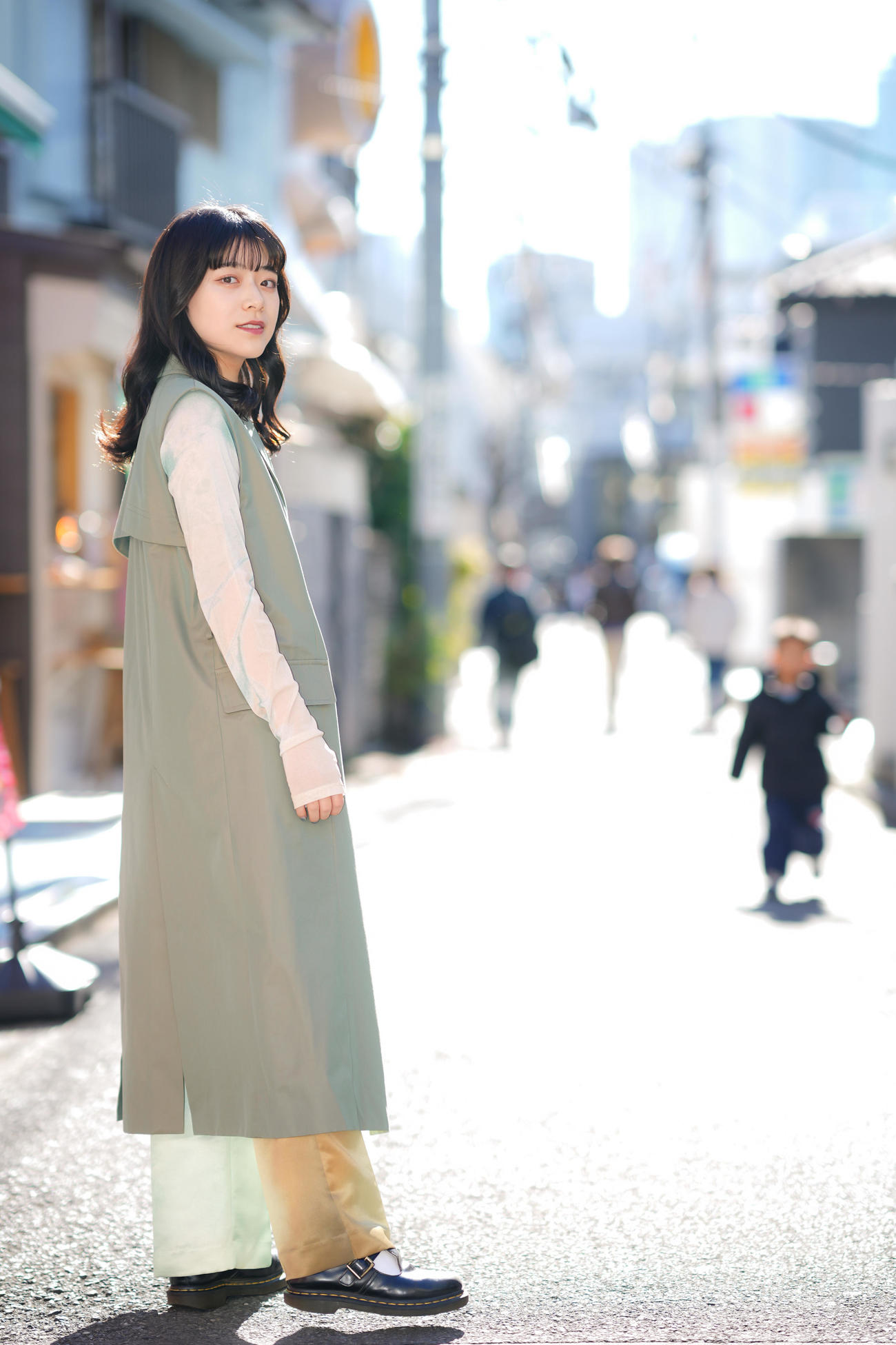 路上ライブの人との距離感が好きだという、かわにしなつき。関西仕込みの気さくで明るい笑顔も魅力的だ（撮影・垰建太）