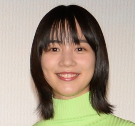 のん、妖怪たちと記念撮影 鳥取県境港の水木しげるロード楽しむ「妖怪さん達嬉しそう」 - 芸能 : 日刊スポーツ