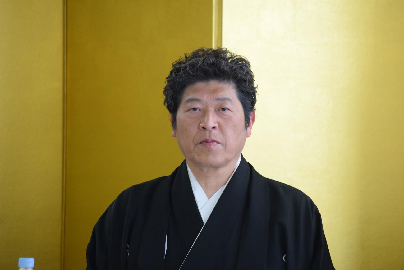 桂慶枝を襲名する桂三風（撮影・阪口孝志）