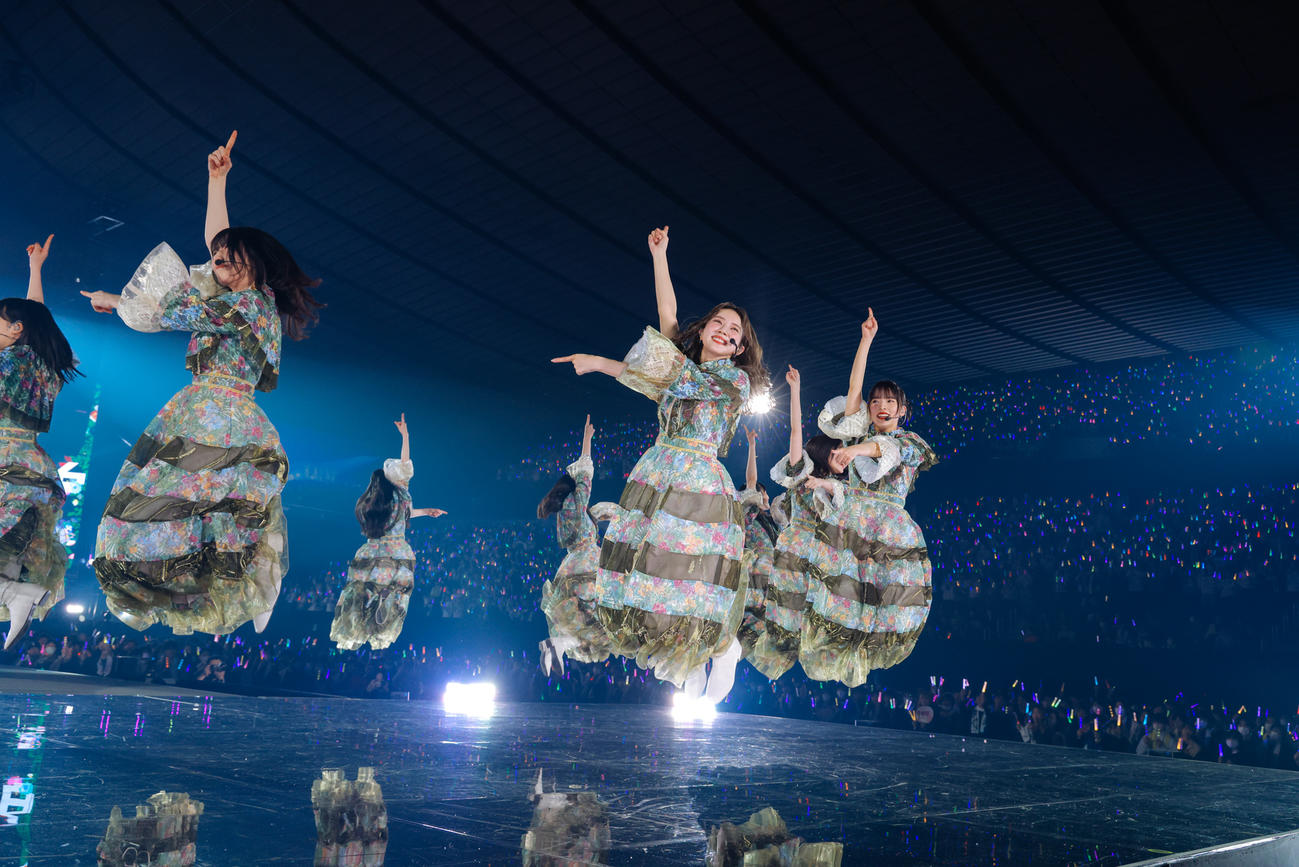 小林由依卒業コンサートでパフォーマンスする櫻坂46