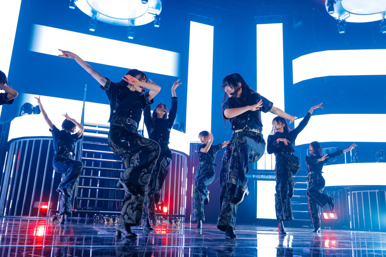 小林由依卒業コンサートでパフォーマンスする櫻坂46