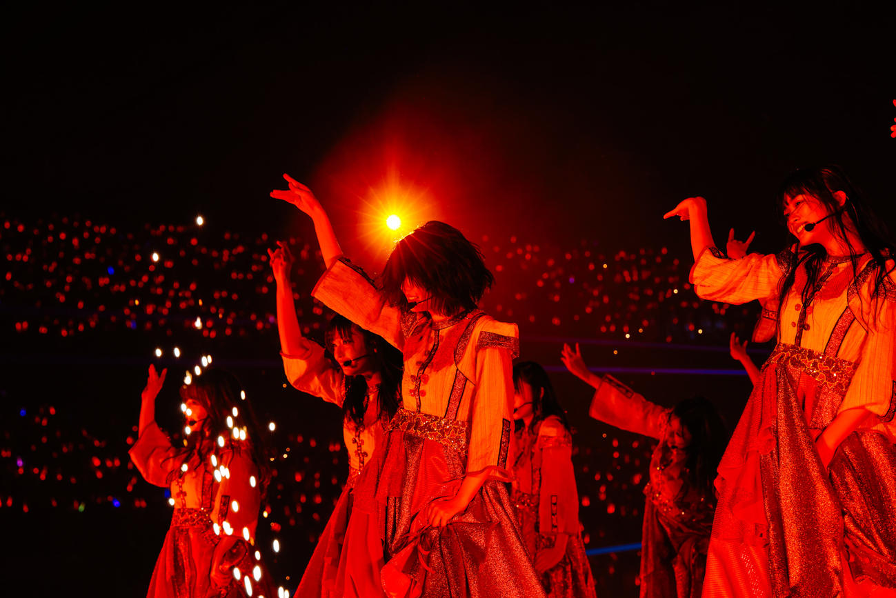 小林由依卒業コンサートでパフォーマンスする櫻坂46