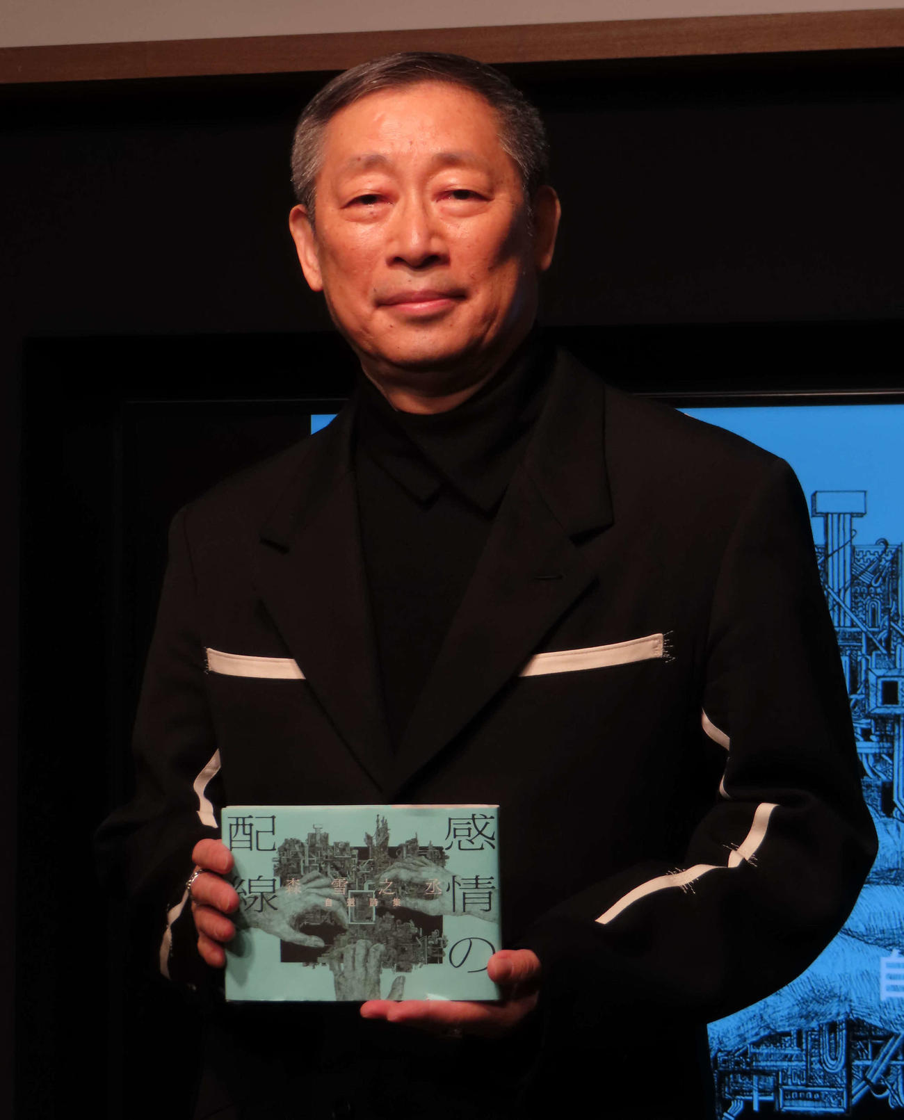 自選詩集「感情の配線」発売記念イベントの取材会に出席した作詞家森雪之丞氏（2024年1月撮影）
