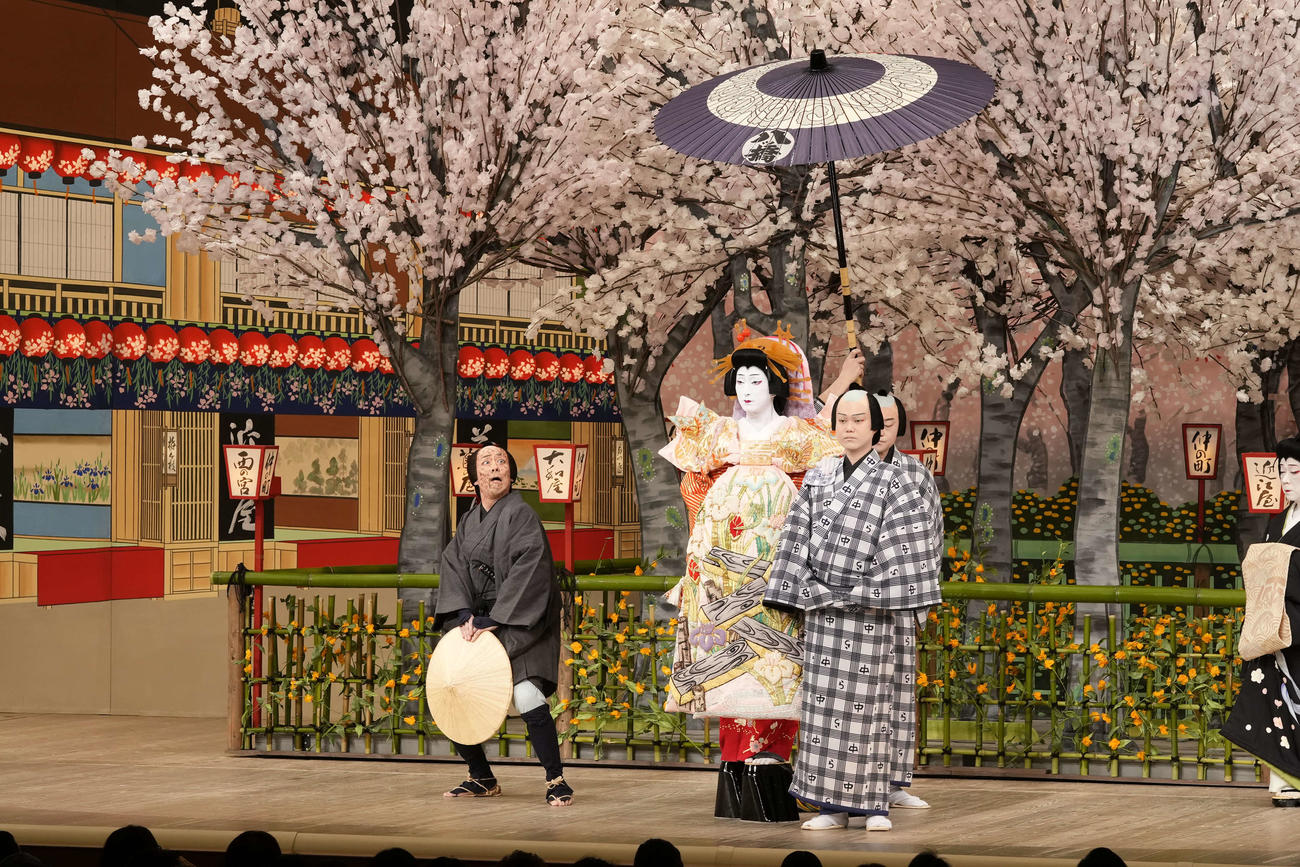 「籠釣瓶花街酔醒」の中村勘九郎（左）、中村七之助（中央）（C）松竹