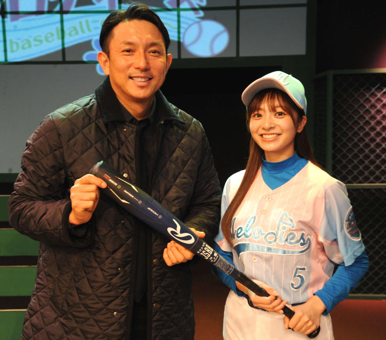 舞台「青空メロディーズ」に出演する菊池柚花（右）とゲスト出演する川崎宗則（撮影・松尾幸之介）