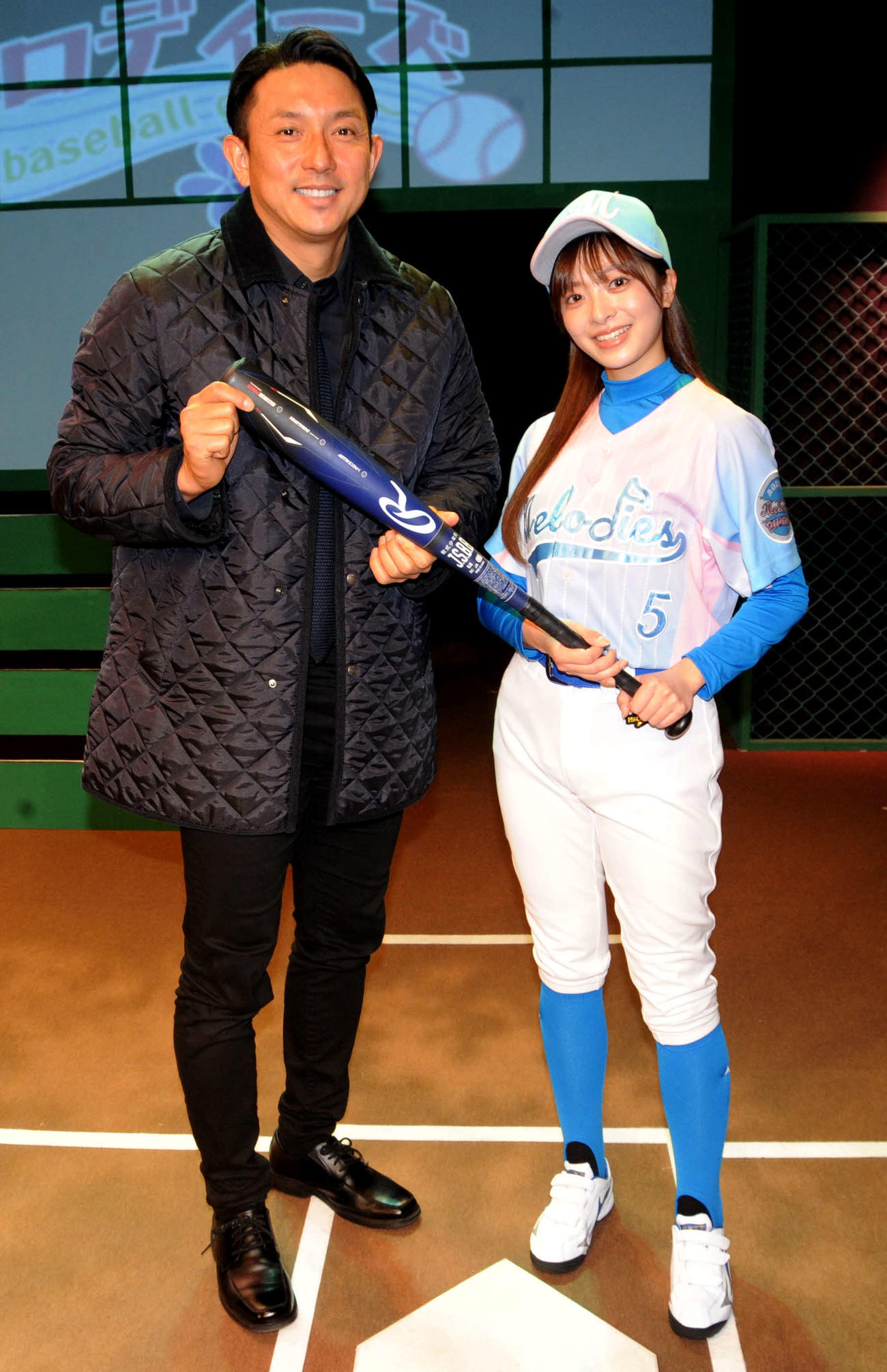舞台「青空メロディーズ」に出演する菊池柚花（右）とゲスト出演する川崎宗則（撮影・松尾幸之介）