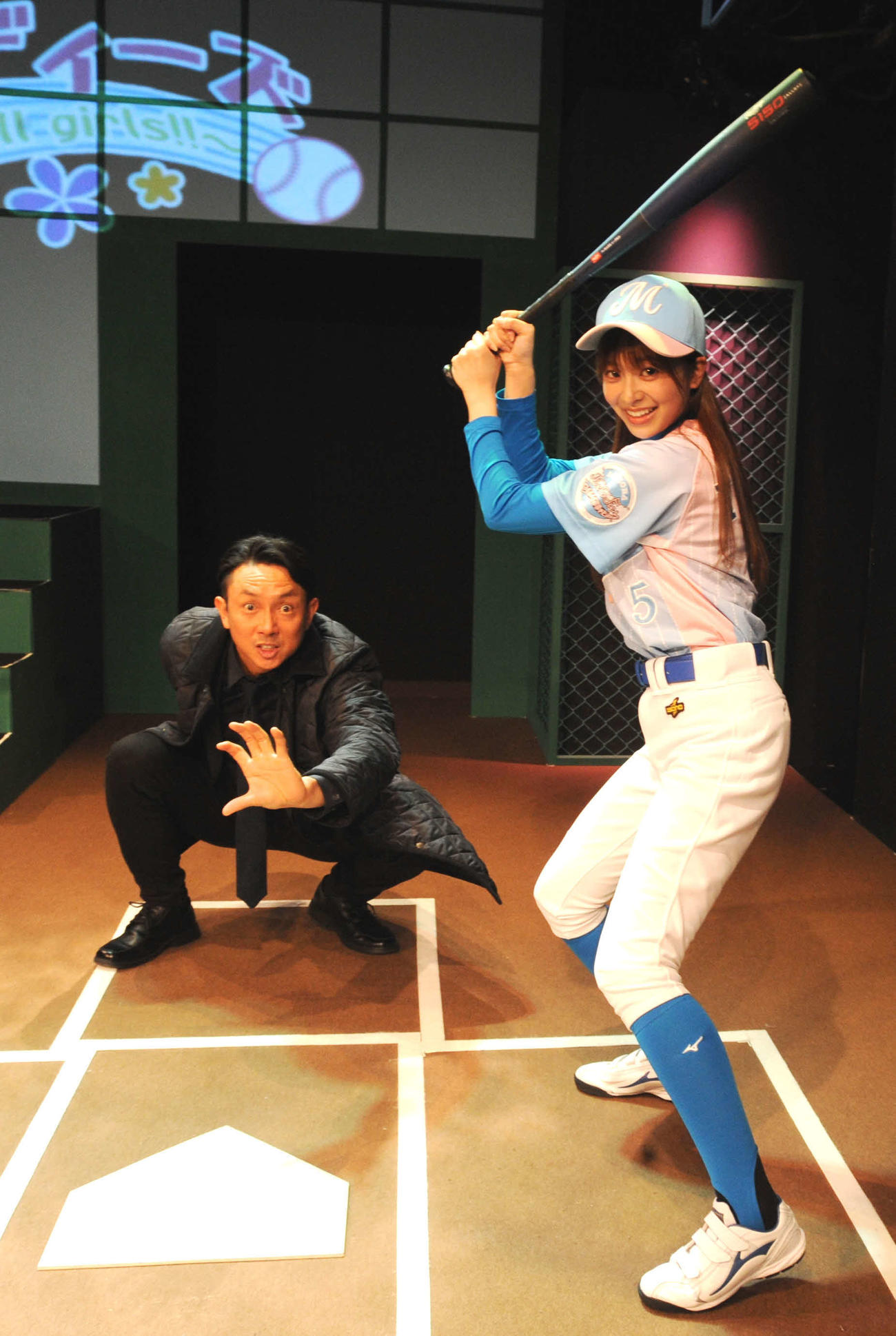 舞台「青空メロディーズ」に出演する菊池柚花（右）とゲスト出演する川崎宗則（撮影・松尾幸之介）