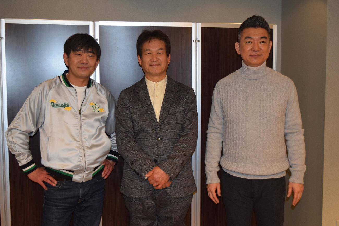 街ブラロケを行った、左からメッセンジャー黒田有、辛坊治郎氏、橋下徹氏（撮影・阪口孝志）