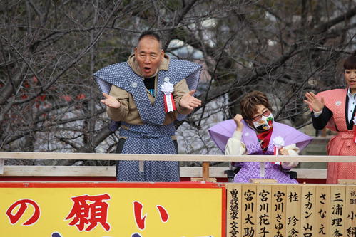 豆まきイベントに参加した花子(右)と大助