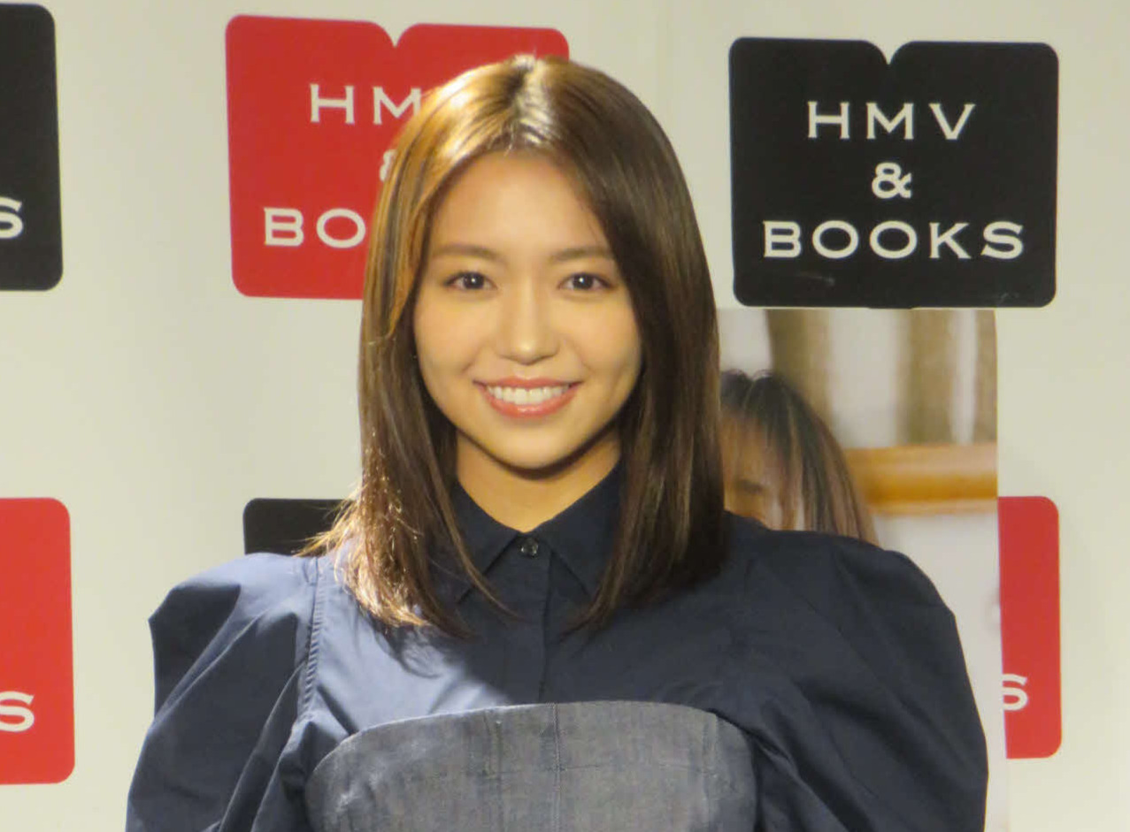 写真集「あのね、ほんね」の発売記念イベントに登場した大原優乃