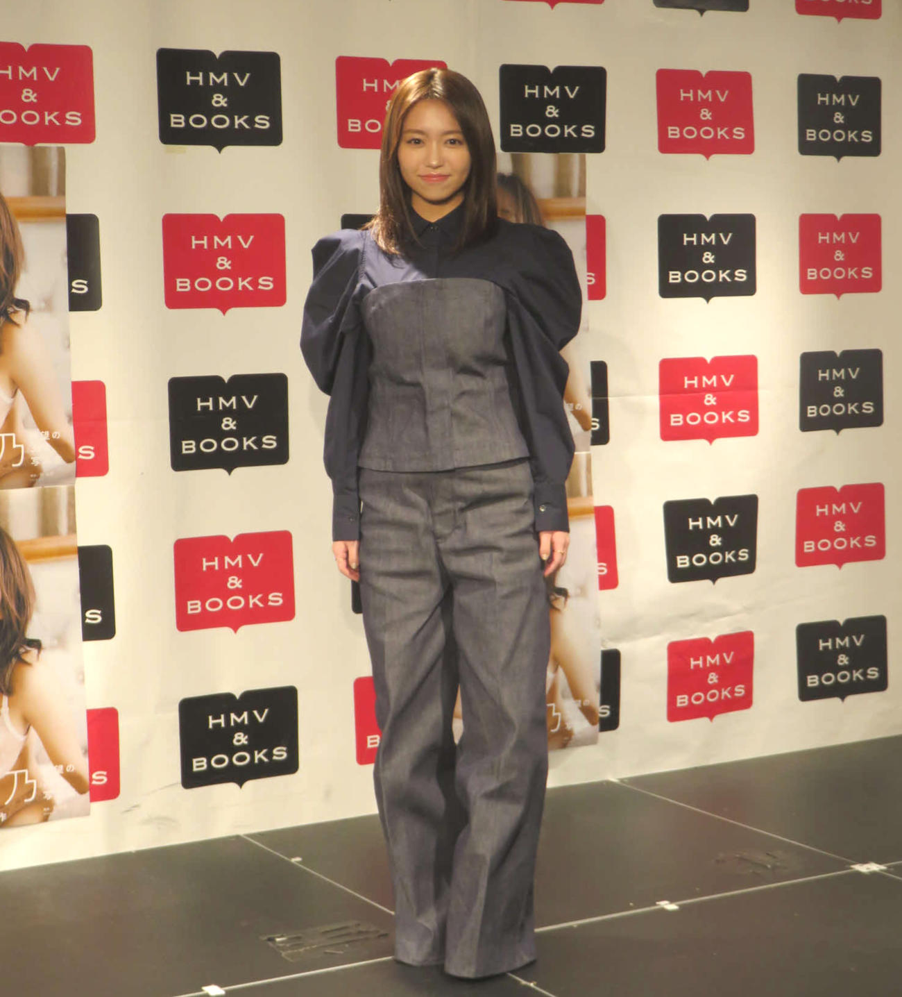 写真集「あのね、ほんね」の発売記念イベントに登場した大原優乃
