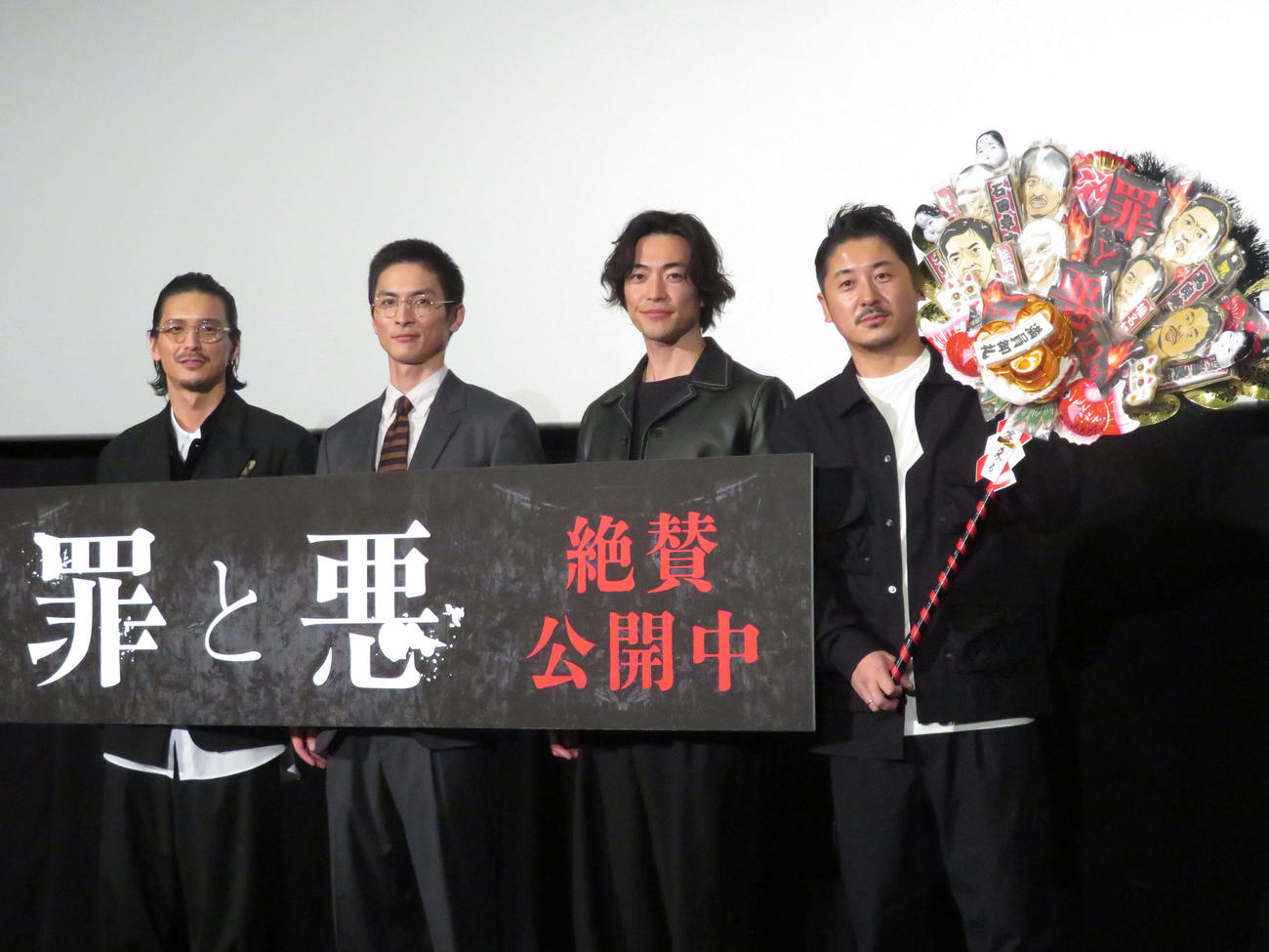 「罪と悪」公開記念舞台あいさつに登壇した左から、石田卓也、高良健吾、大東駿介、齊藤勇起監督