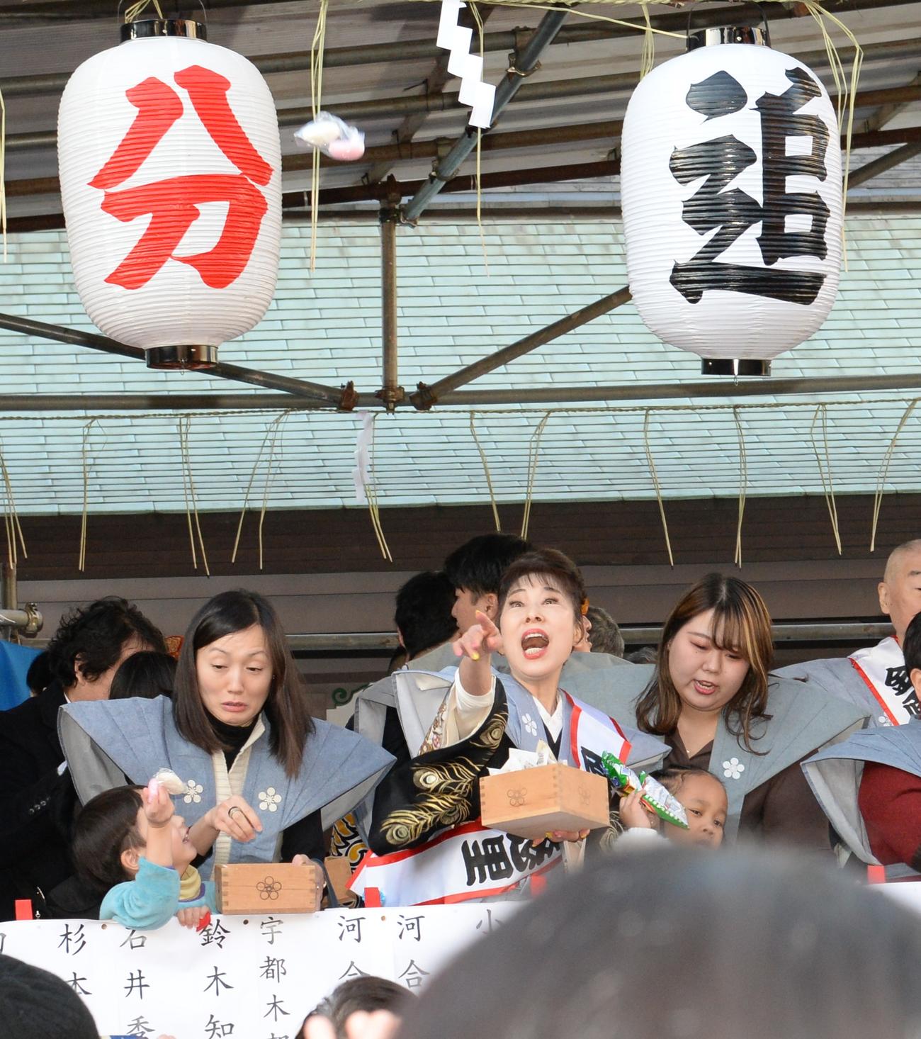 湯島天満宮で豆まきを行った原田悠里