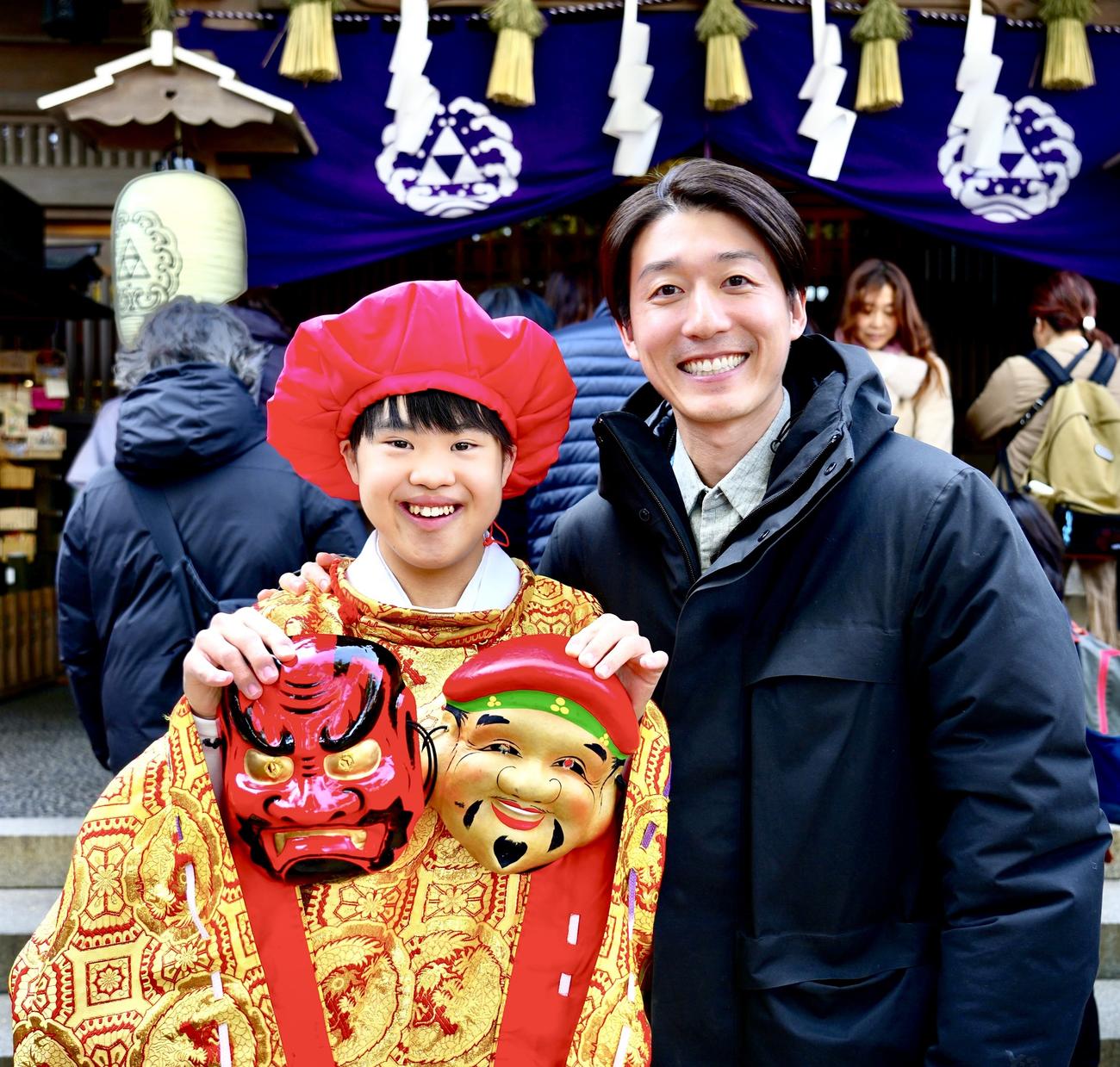 「江島神社」で「鬼神と大黒天の舞」を披露した吉田葵（左）と総合演出の生島翔