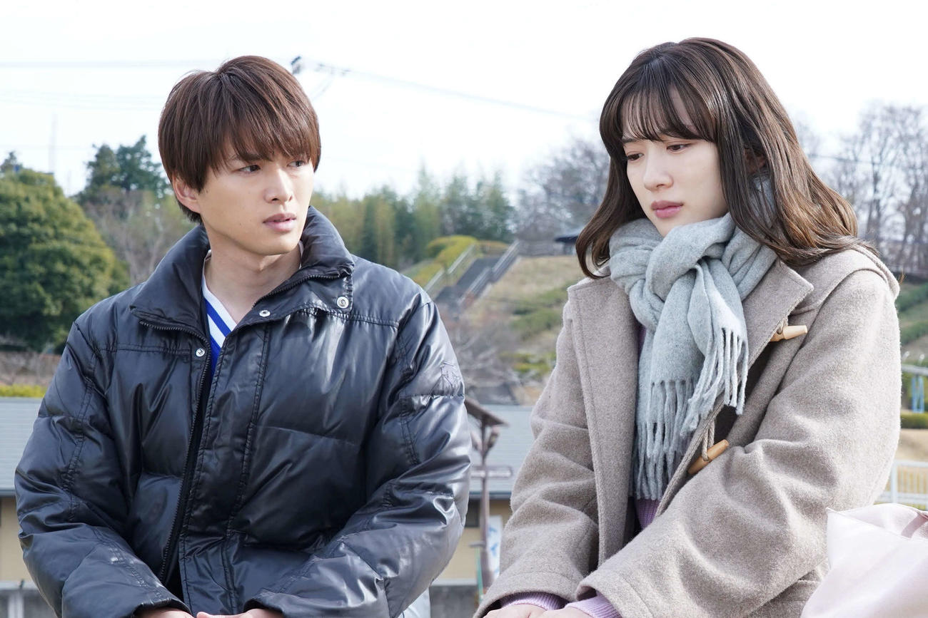 フジテレビ系「君が心をくれたから」に出演する白洲迅、永野芽郁(C)フジテレビ