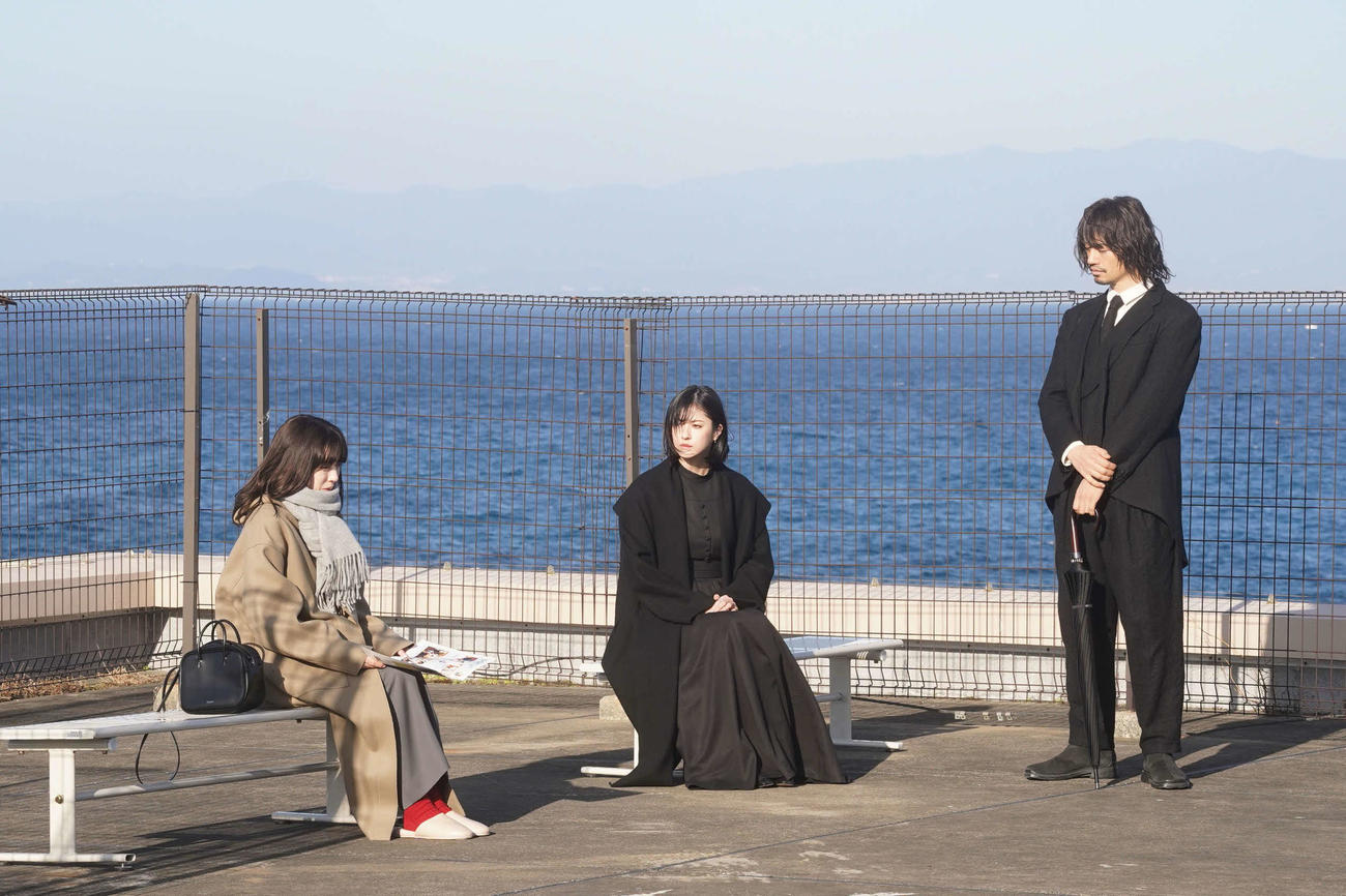 フジテレビ系「君が心をくれたから」に出演する永野芽郁、松本若菜、斎藤工(C)フジテレビ