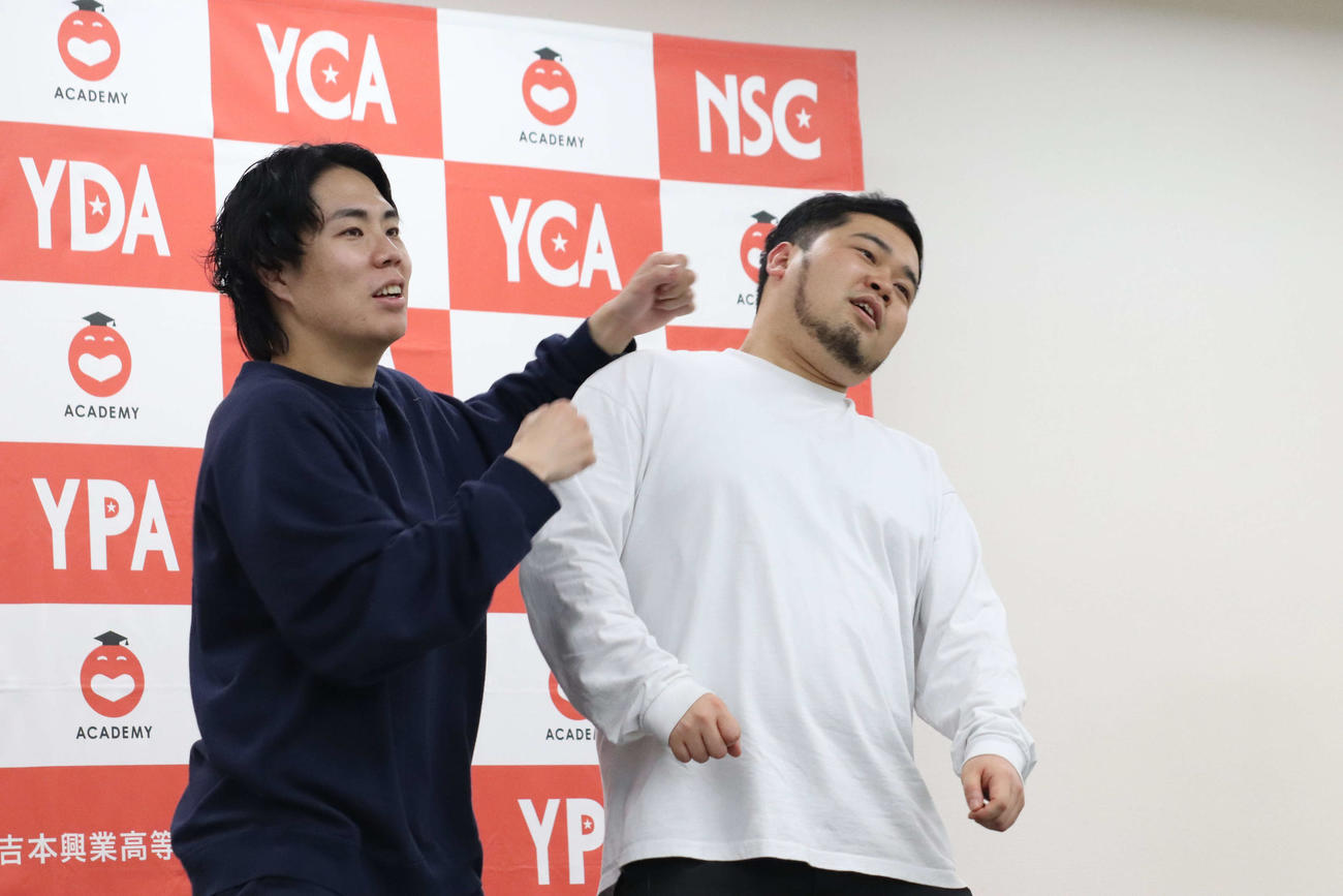 「YCA、NSC合同オープンスクール」にゲスト講師として出席した令和ロマン（撮影・加藤理沙）