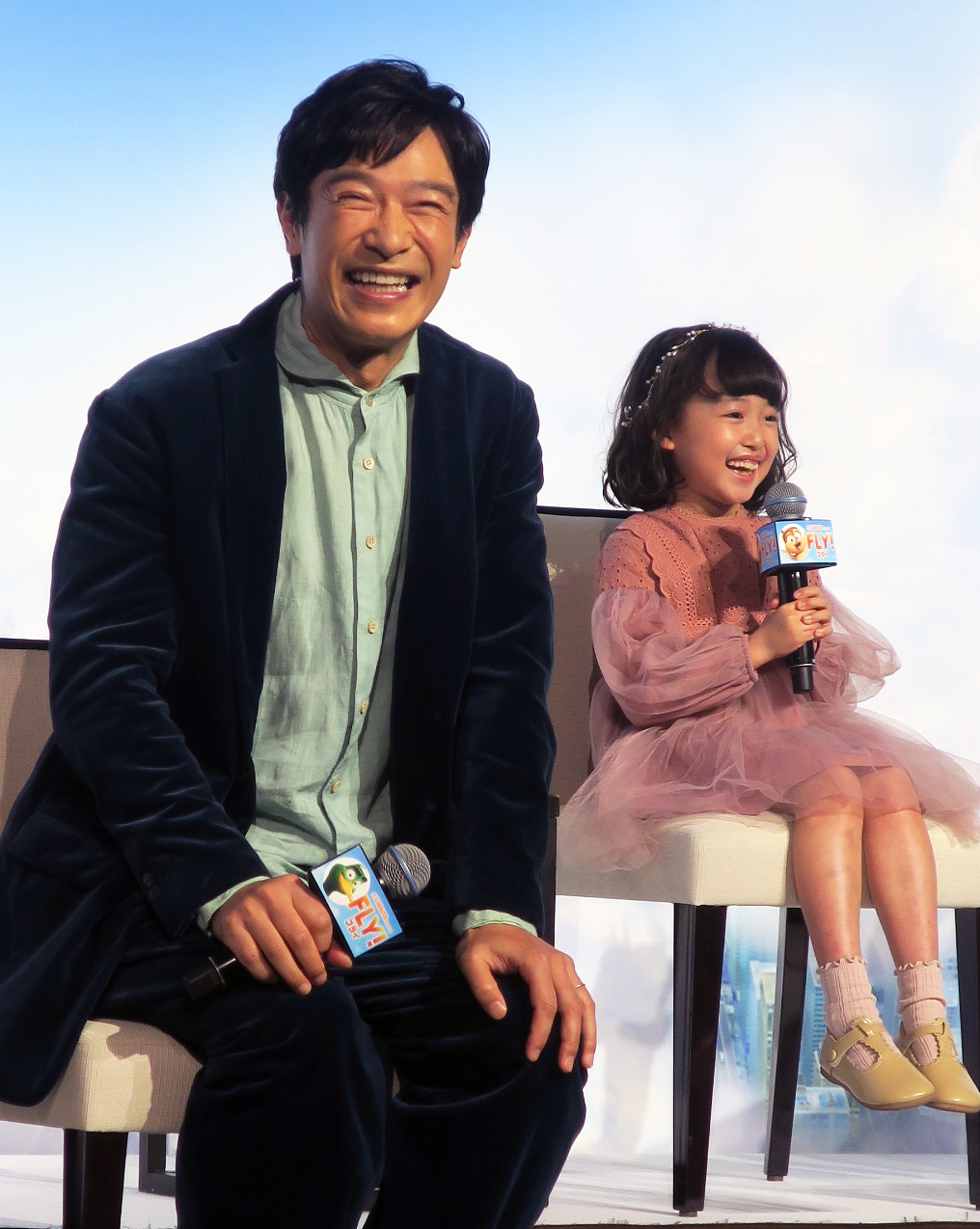 映画「FLY！／フライ！」日本語吹き替え版キャスト報告会で。左から、堺雅人、池村碧彩