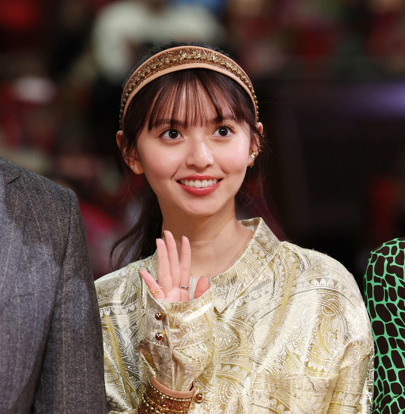 「映画　マイホームヒーロー」完成披露イベントで笑顔で手を振る齋藤飛鳥（撮影・宮地輝）