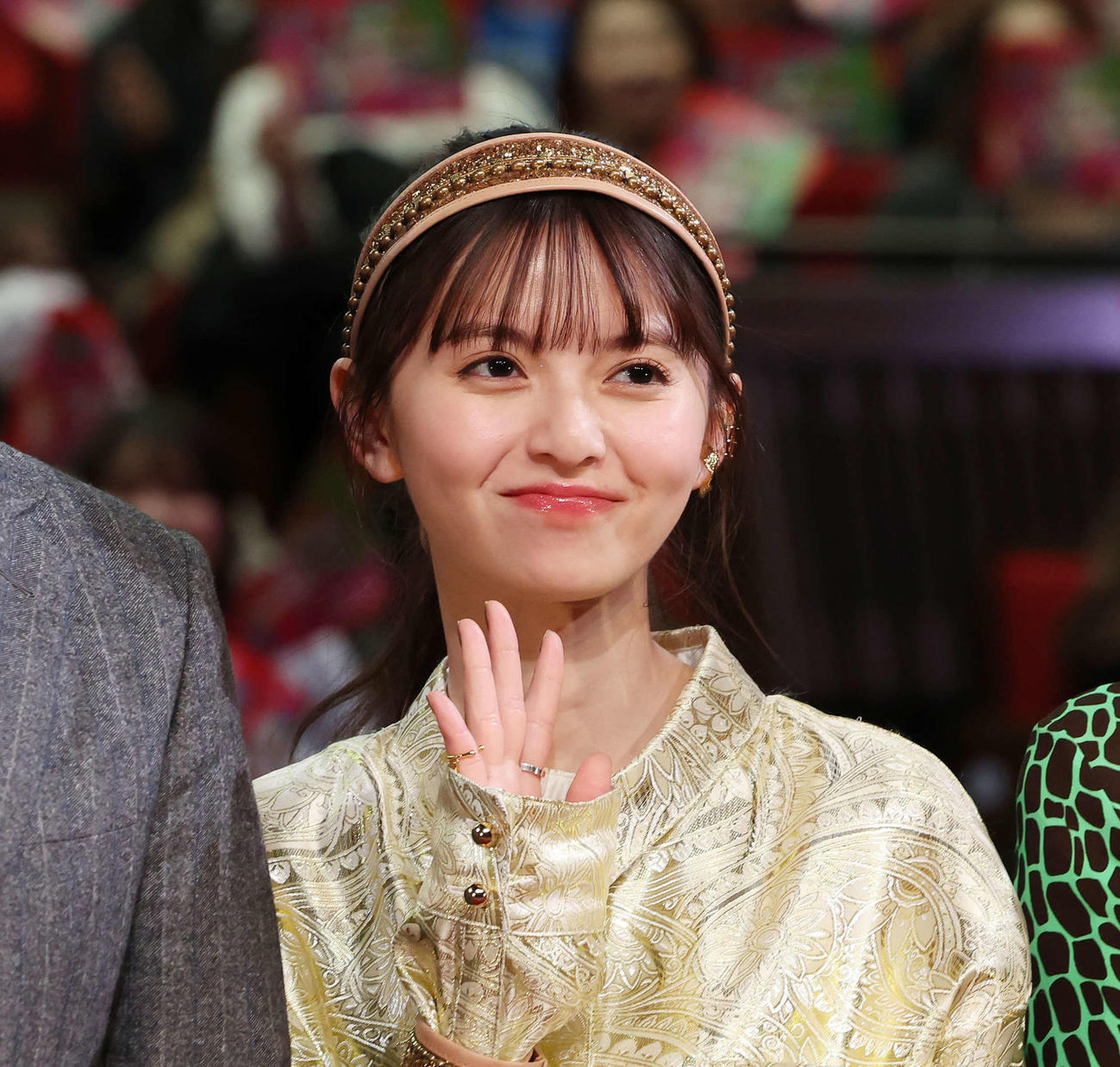 「映画　マイホームヒーロー」完成披露イベントで笑顔で手を振る齋藤飛鳥（撮影・宮地輝）