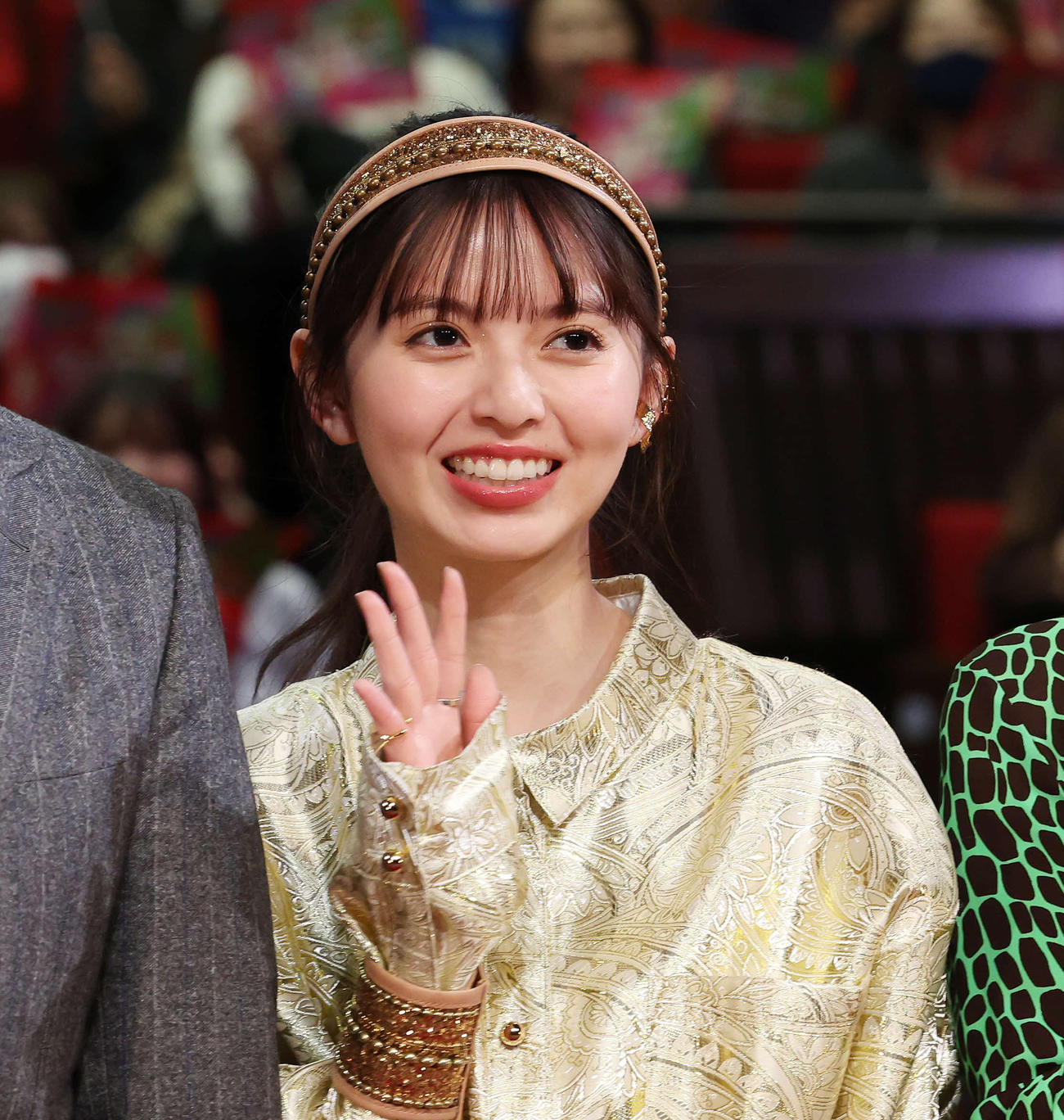 「映画　マイホームヒーロー」完成披露イベントで笑顔で手を振る齋藤飛鳥（撮影・宮地輝）