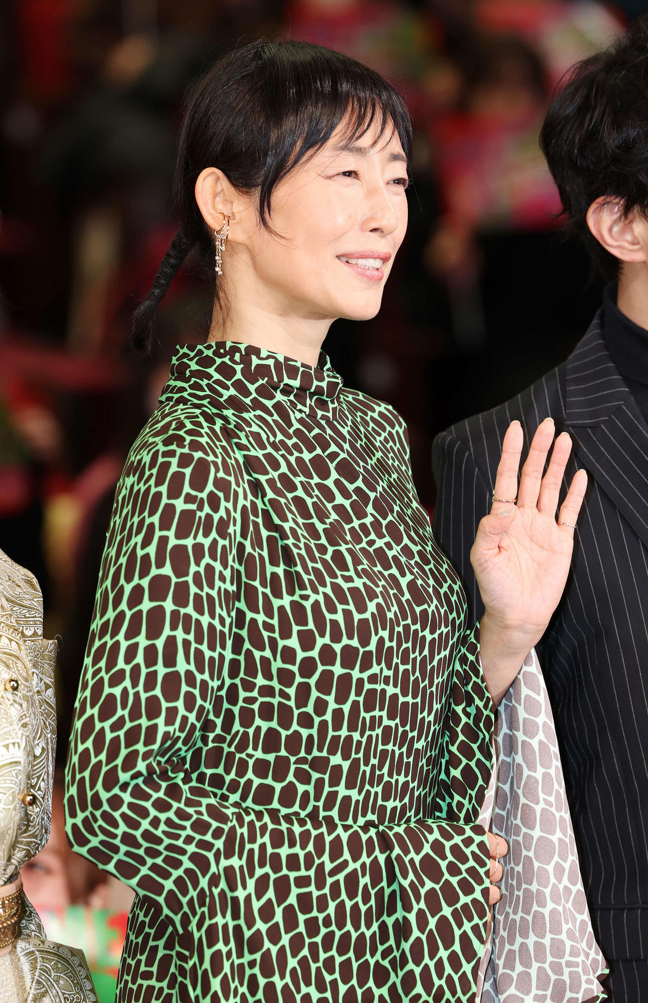 「映画　マイホームヒーロー」完成披露イベントで笑顔で手を振る木村多江（撮影・宮地輝）