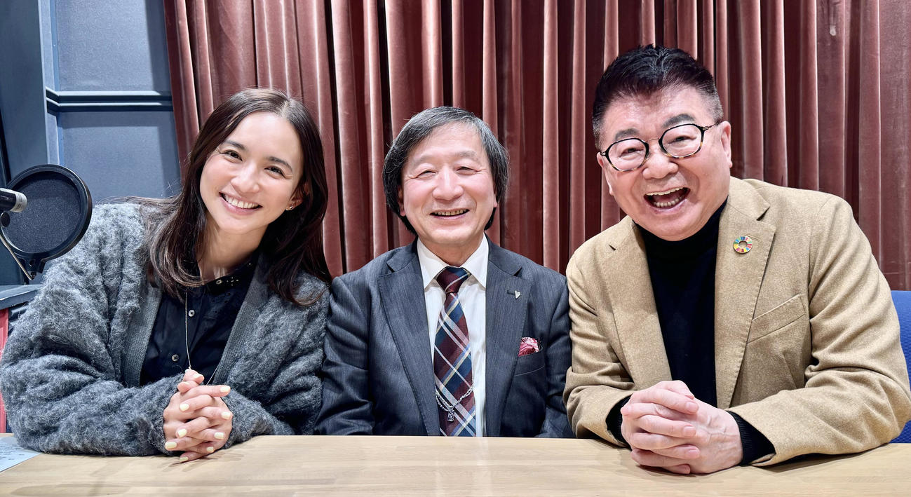 医療トークを繰り広げた、左から優木まおみ、池端幸彦院長、生島ヒロシ

