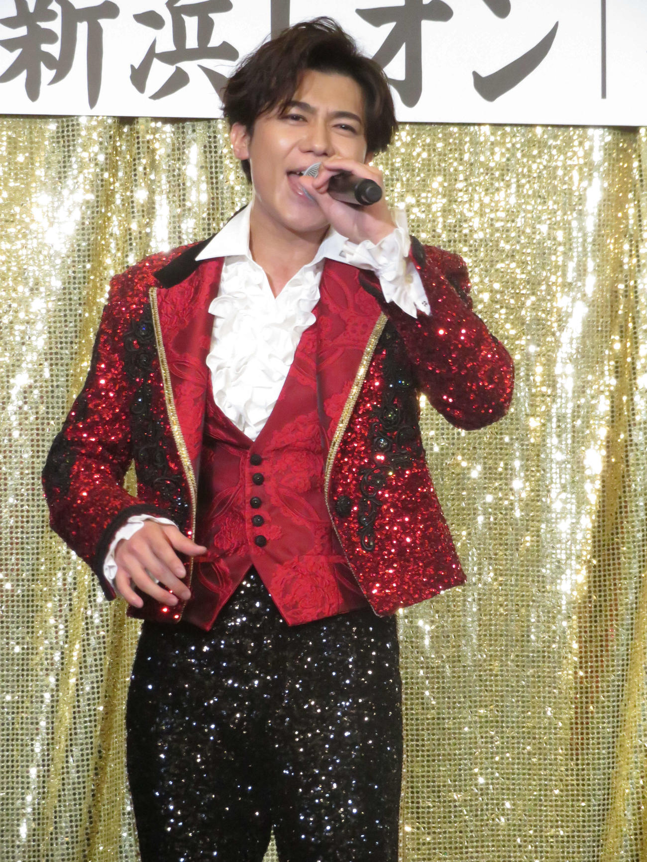 新曲「全てあげよう」新曲発表会を行った新浜レオン