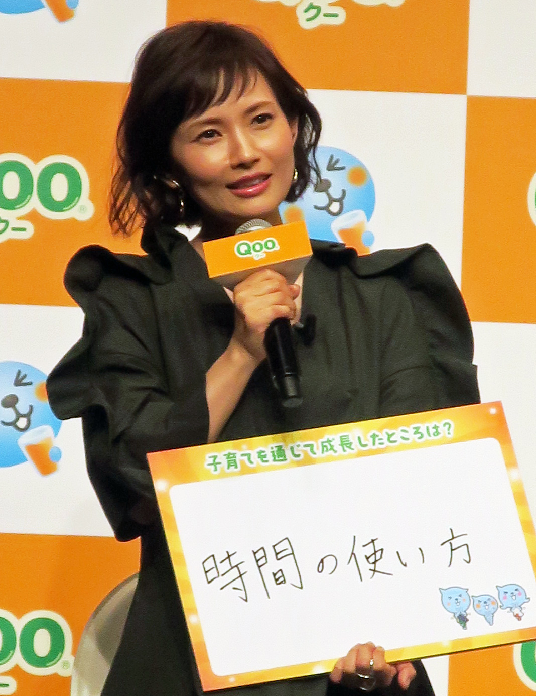「親子で踊れる『Qooダンス』発表会で子育てについて語る安倍なつみ