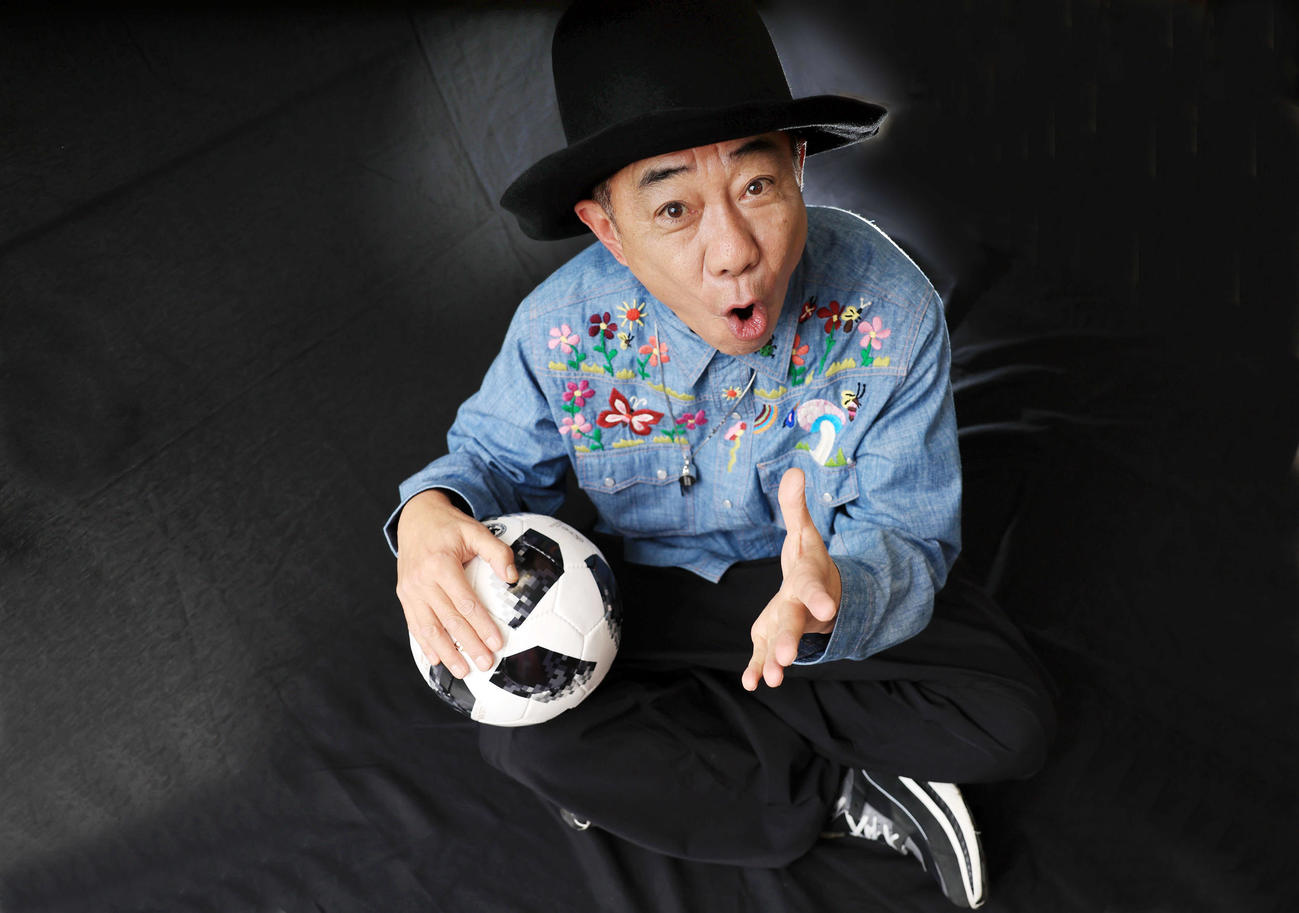 「写真お願いします」のひと言だけで様々な表情をして下さった木梨憲武さん。オシャレでサービス精神旺盛、懐の深さに感謝感謝です（撮影・浅見桂子）