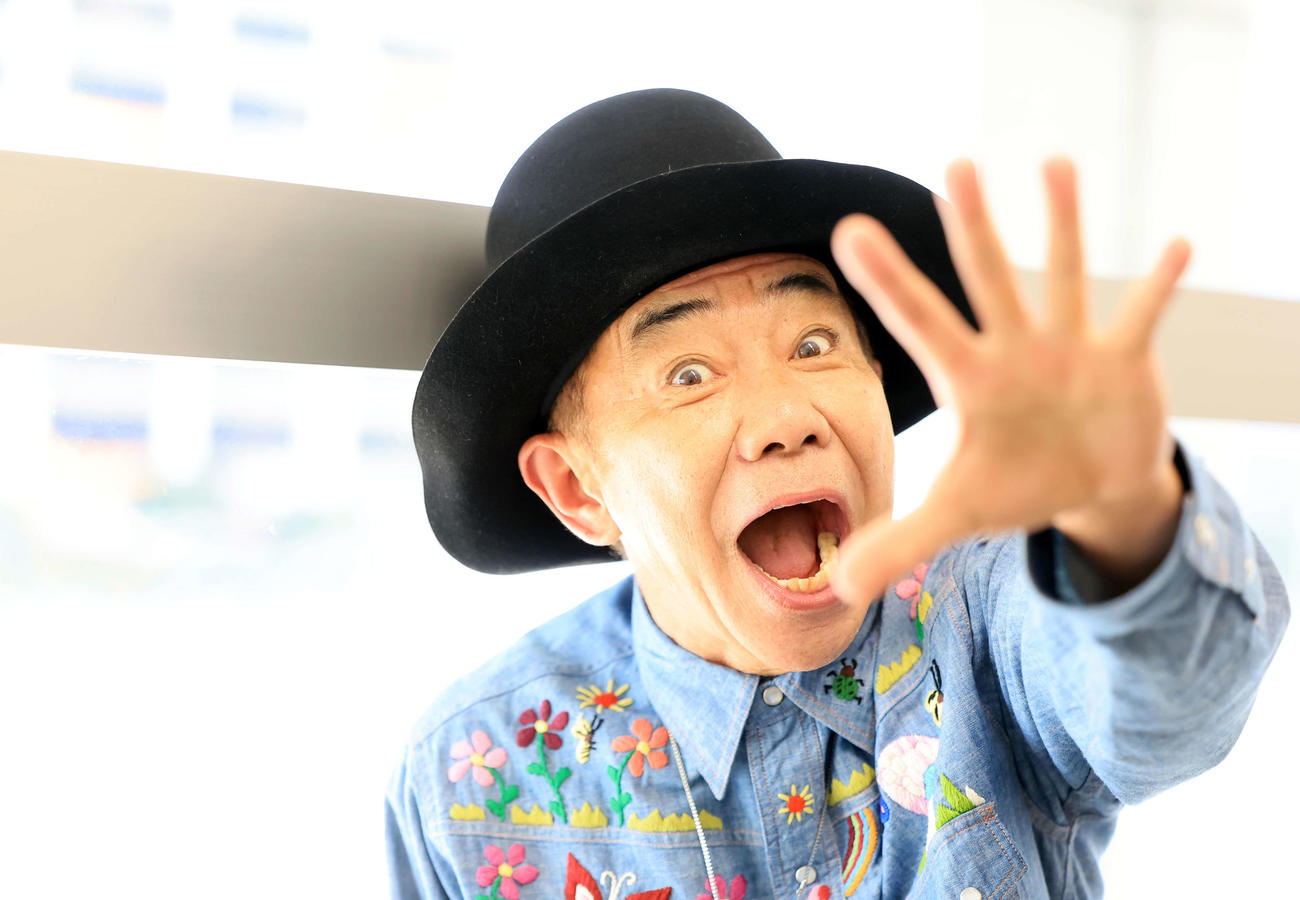 様々な表情で、カメラマンを喜ばせてくれた木梨憲武さん（撮影・浅見桂子）