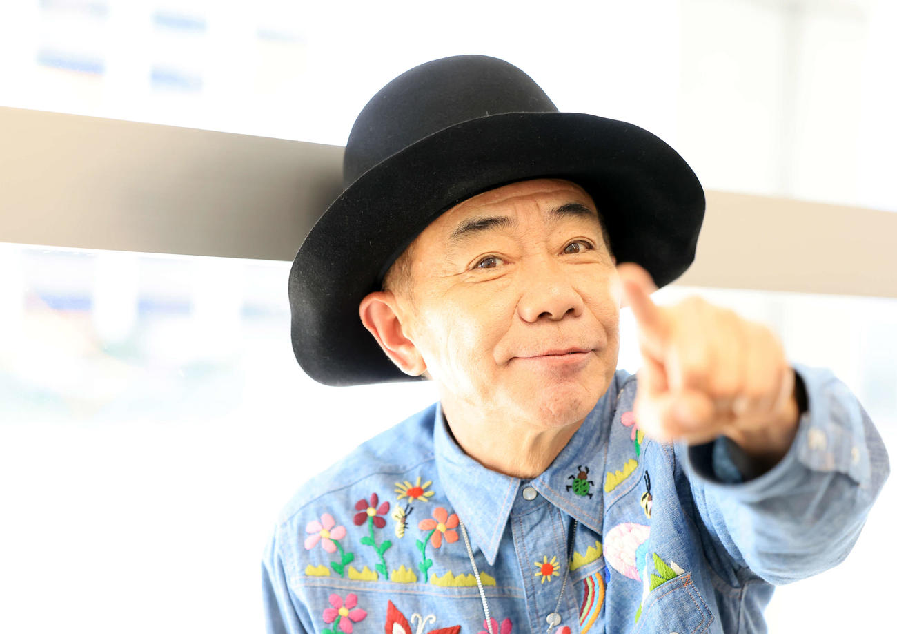 様々な表情で、カメラマンを喜ばせてくれた木梨憲武さん（撮影・浅見桂子）