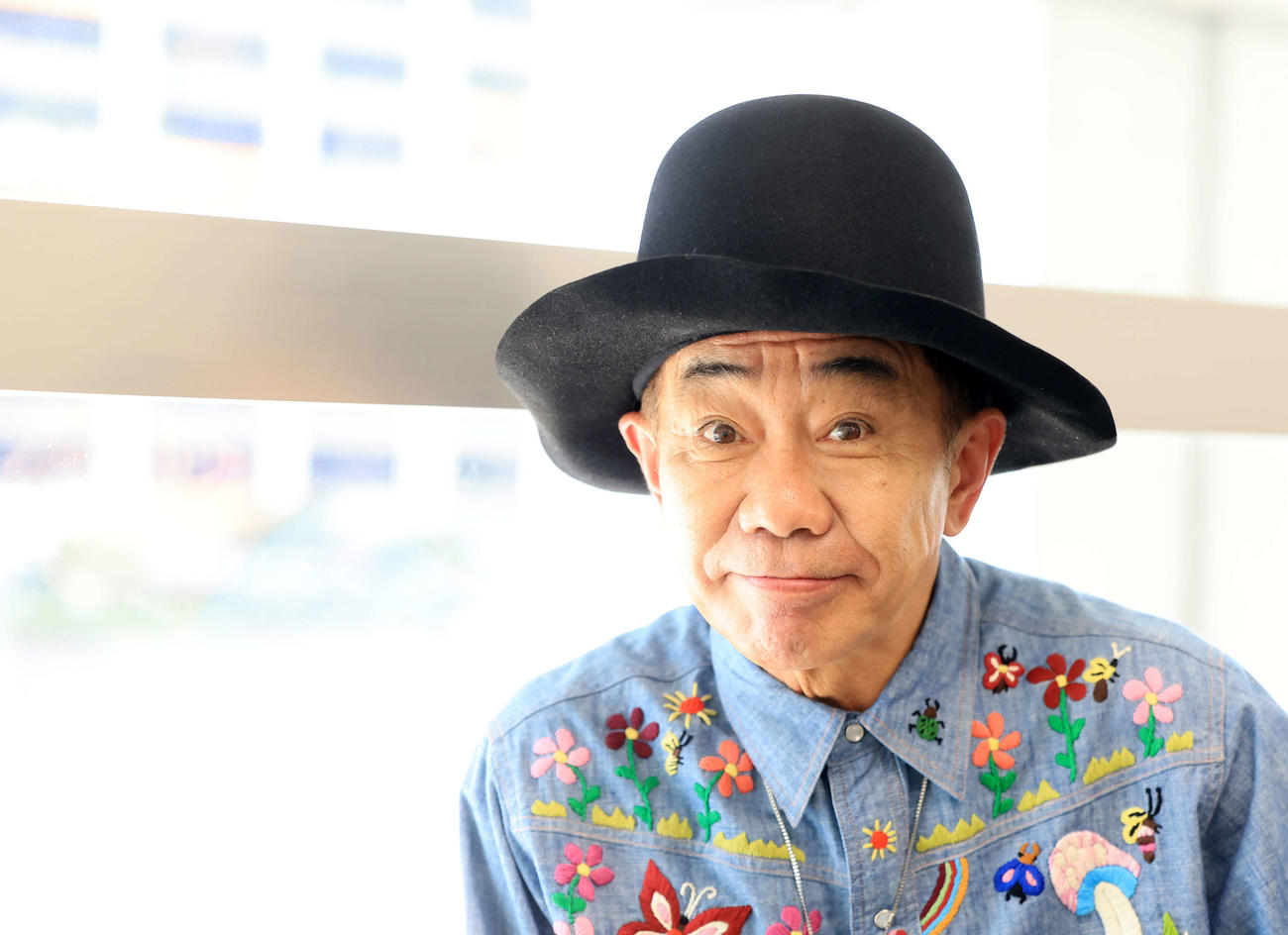 様々な表情で、カメラマンを喜ばせてくれた木梨憲武さん（撮影・浅見桂子）