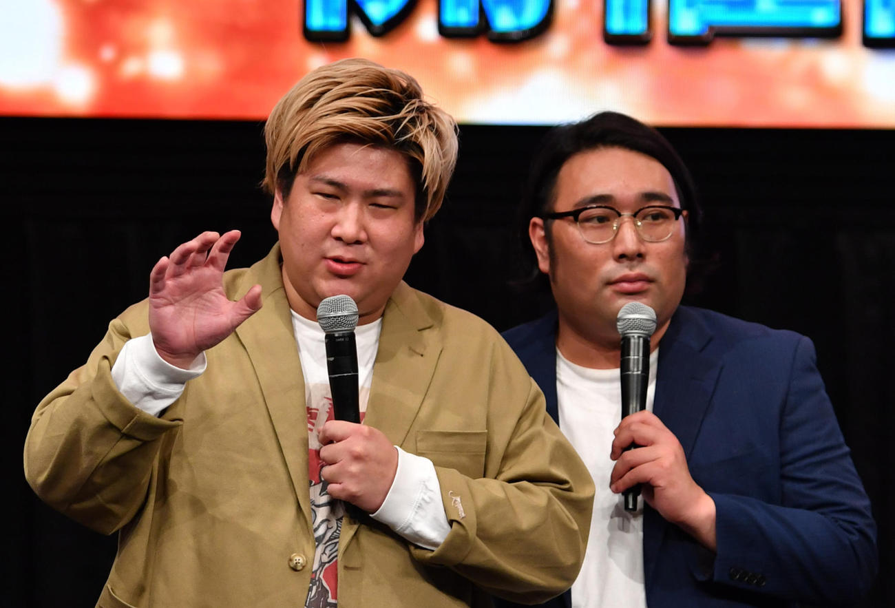 ビスケットブラザーズのきん（左）と原田泰雅（2023年6月撮影）