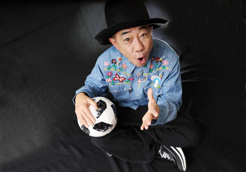 「写真お願いします」のひと言だけで様々な表情をして下さった木梨憲武さん。オシャレでサービス精神旺盛、懐の深さに感謝感謝です(撮影・浅見桂子)