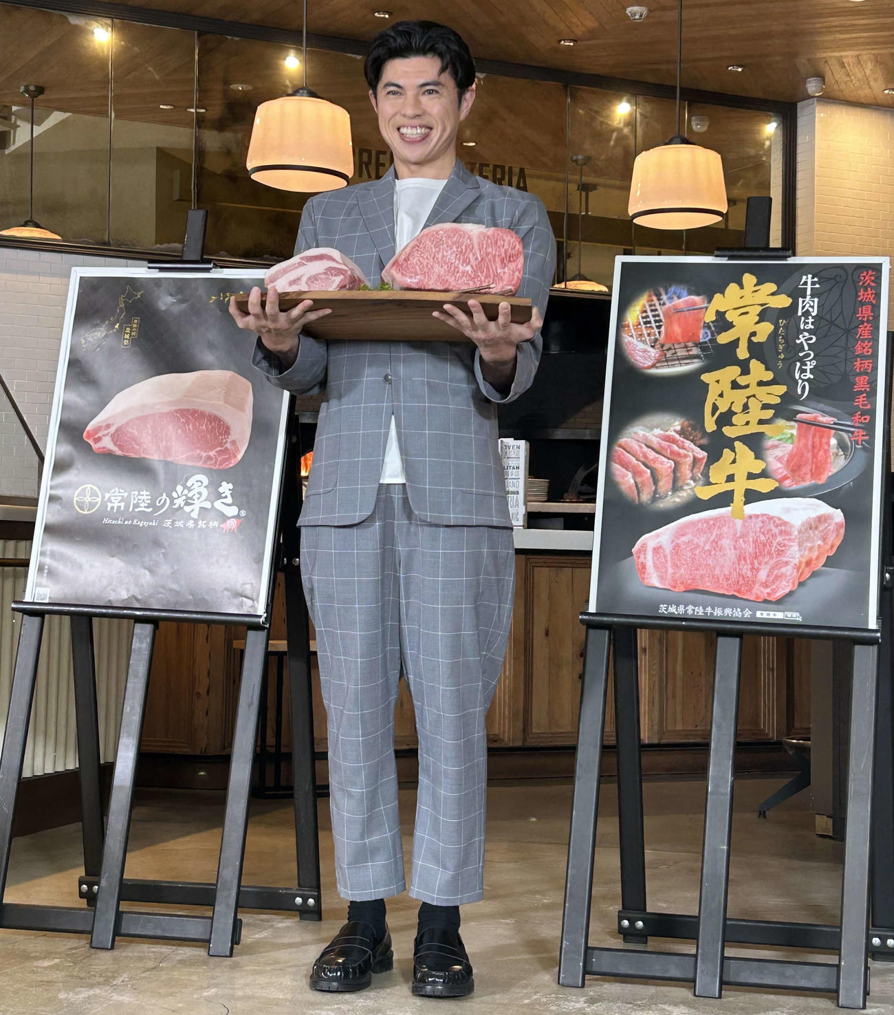 茨城県ブランド肉PRイベント「『常陸牛』『常陸の輝き』正しく読もう大作戦」に出席した小島よしお（撮影・松尾幸之介）