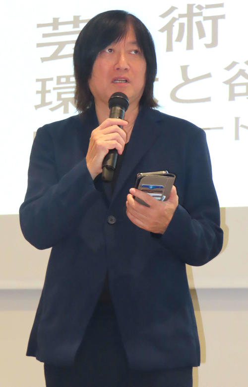 総合プロデューサーを務める「百年後芸術祭~環境と欲望~内房総アートフェス」企画発表会に登壇した小林武史氏