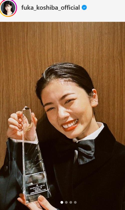 小芝風花、2024エランドール新人賞を受賞 キリっとタキシードドレス姿