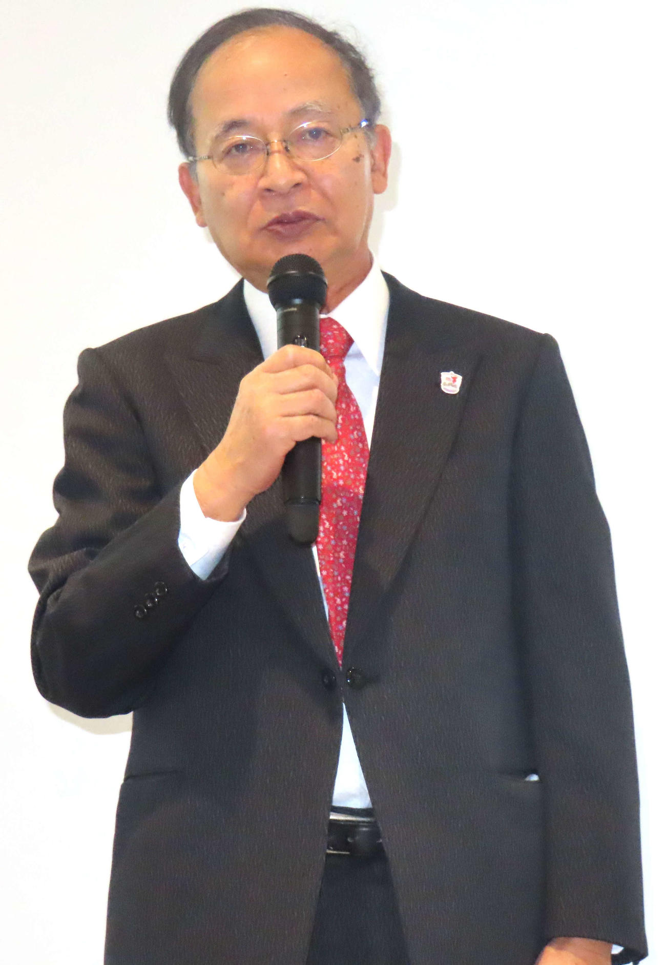 「百年後芸術祭～環境と欲望～内房総アートフェス」企画発表会に登壇した北川フラムアートディレクター